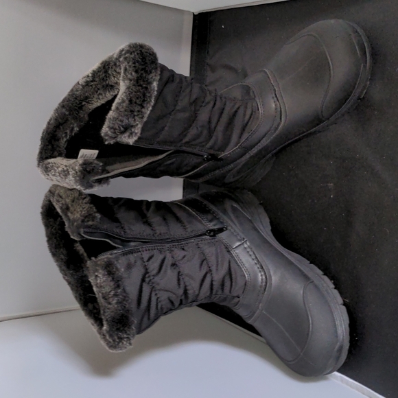 Like new Time and Tru size 8 black zip snow boots - Picture 2 of 7